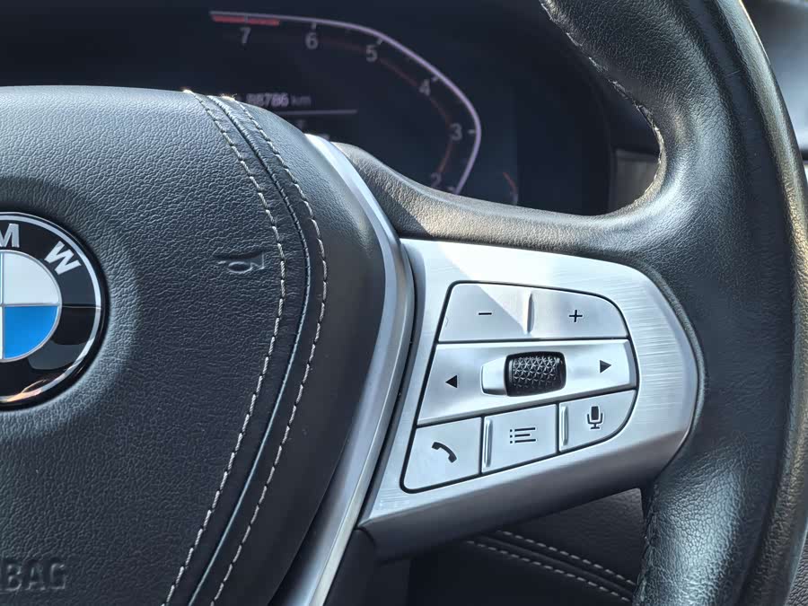 BMW 7 Series 2020 car image #21