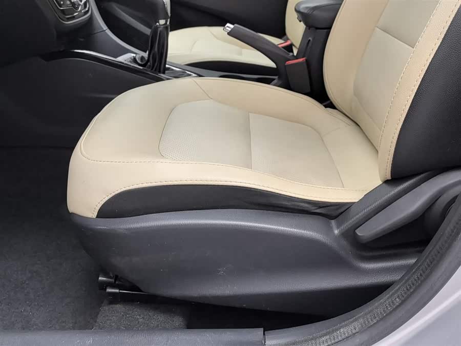 Changan Alsvin V7 2015 car image #21