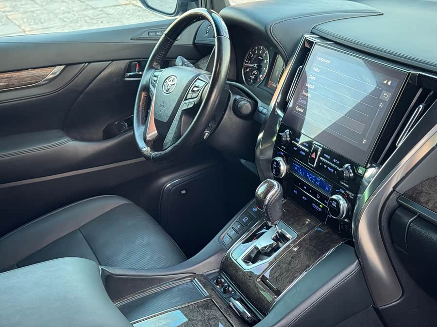 Toyota Alphard 2022 car image #21