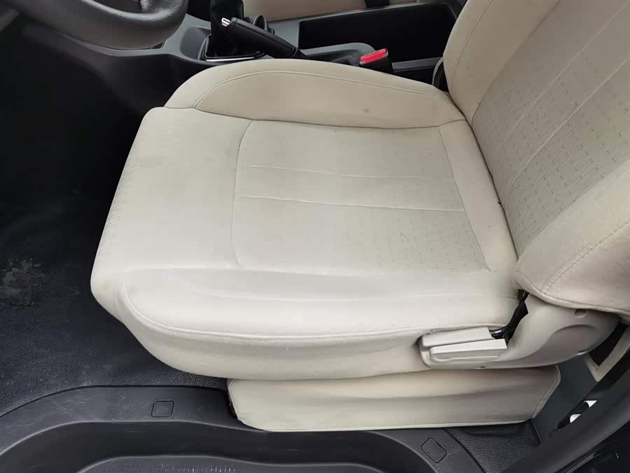 Forthing Lingzhi 2025 #21 Forthing Lingzhi 2025 car image #21