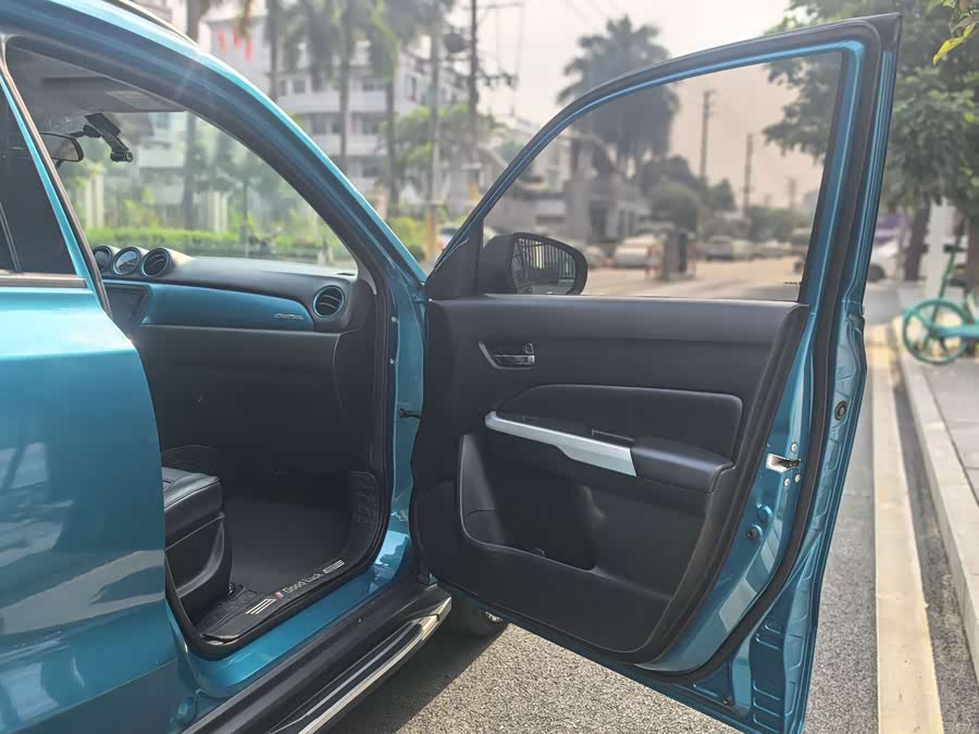 Suzuki Vitara 2016 car image #21