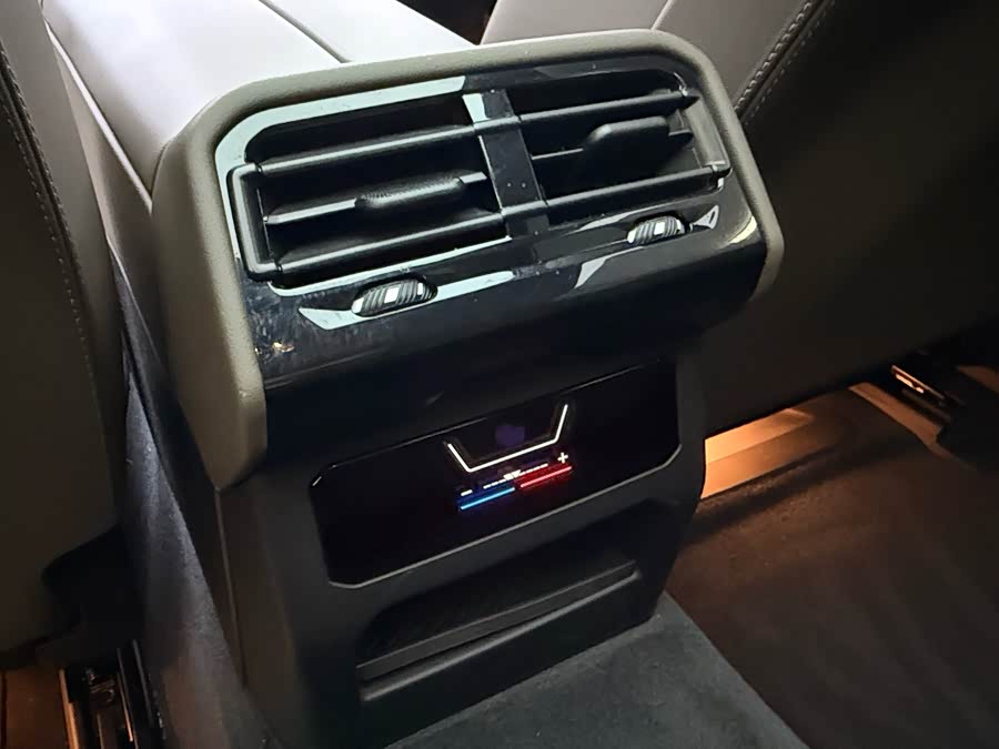 BMW i5 2024 car image #21