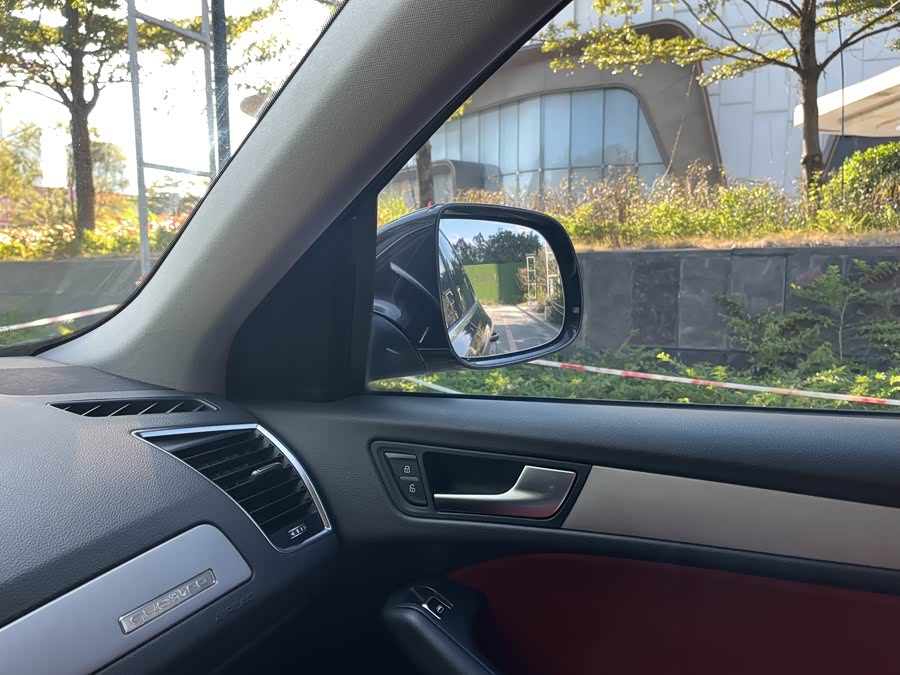 Audi Q5 2015 car image #21