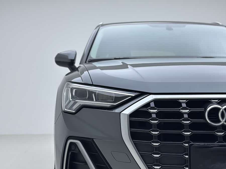 Audi Q3 2021 car image #21