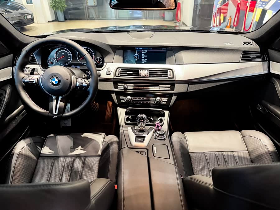 BMW M5 2012 #21 BMW M5 2012 car image #21