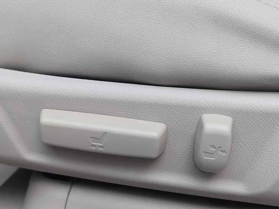 BYD e6 2015 car image #21