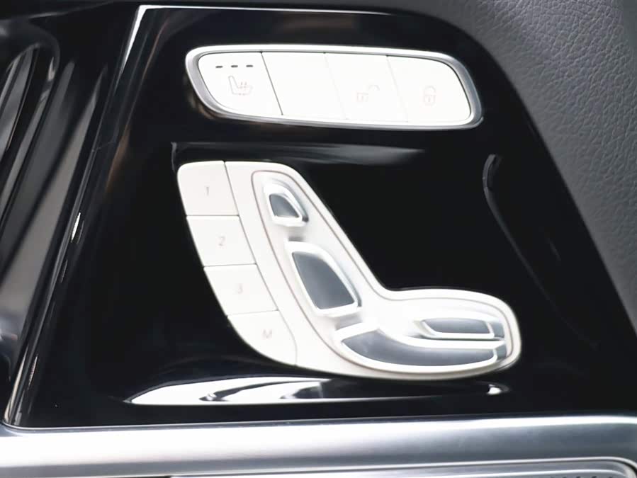 Mercedes-Benz 2025 car image #21