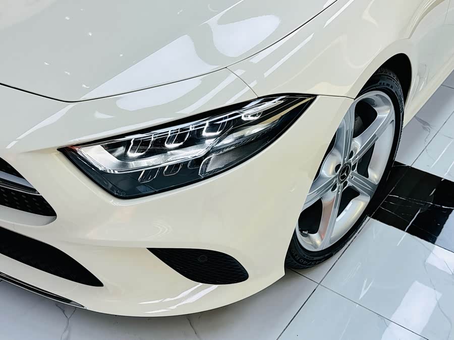 Mercedes-Benz CLS Class 2018 car image #21