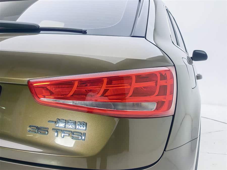 Audi Q3 2015 car image #21