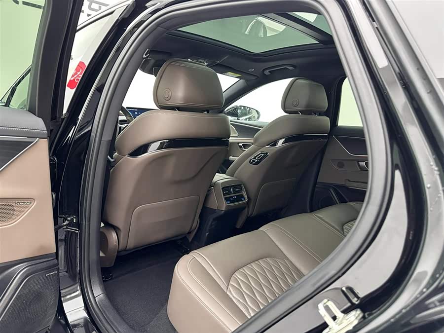 BYD Han 2023 car image #21