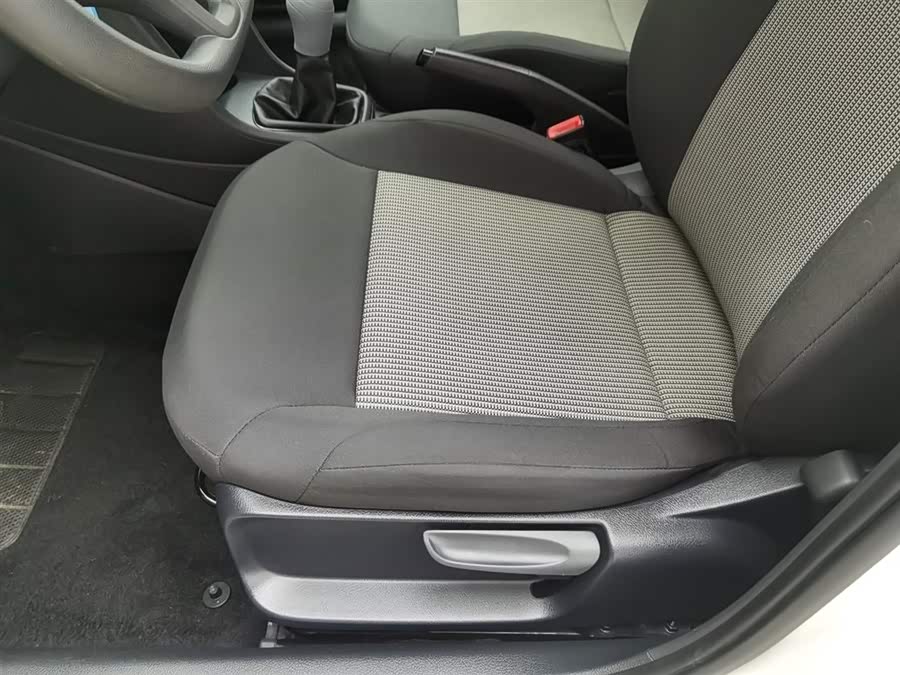 Volkswagen Polo 2015 car image #21