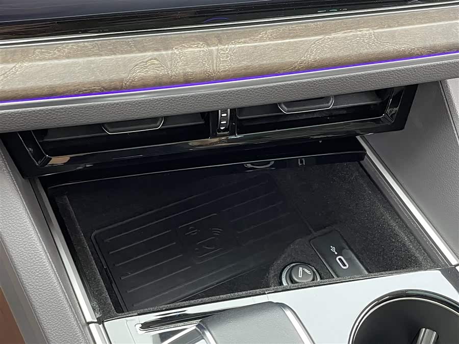 Volkswagen Touareg 2024 car image #21