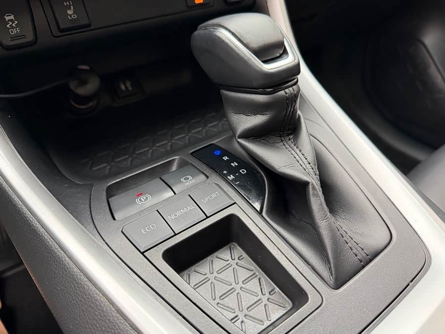 Toyota RAV4 2021 car image #21
