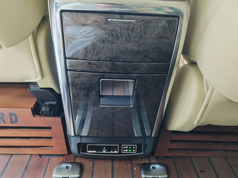 Toyota Alphard 2023 car image #21