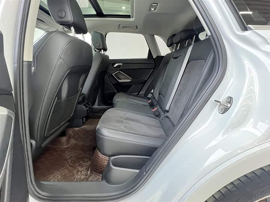 Audi Q3 2021 car image #21