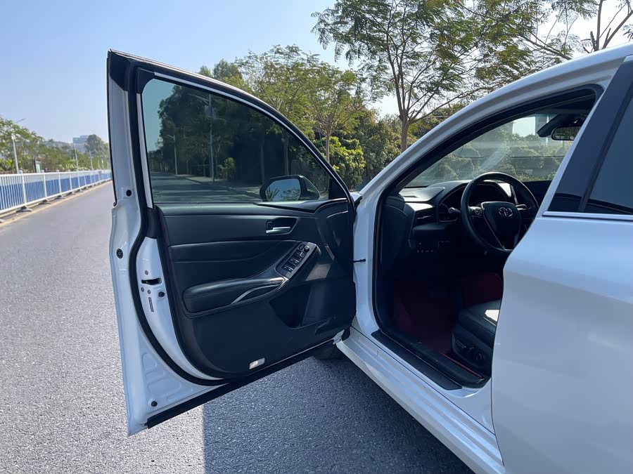 Toyota Avalon 2022 car image #21