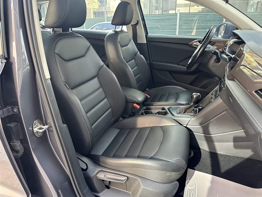 Volkswagen Tharu 2020 car image #21