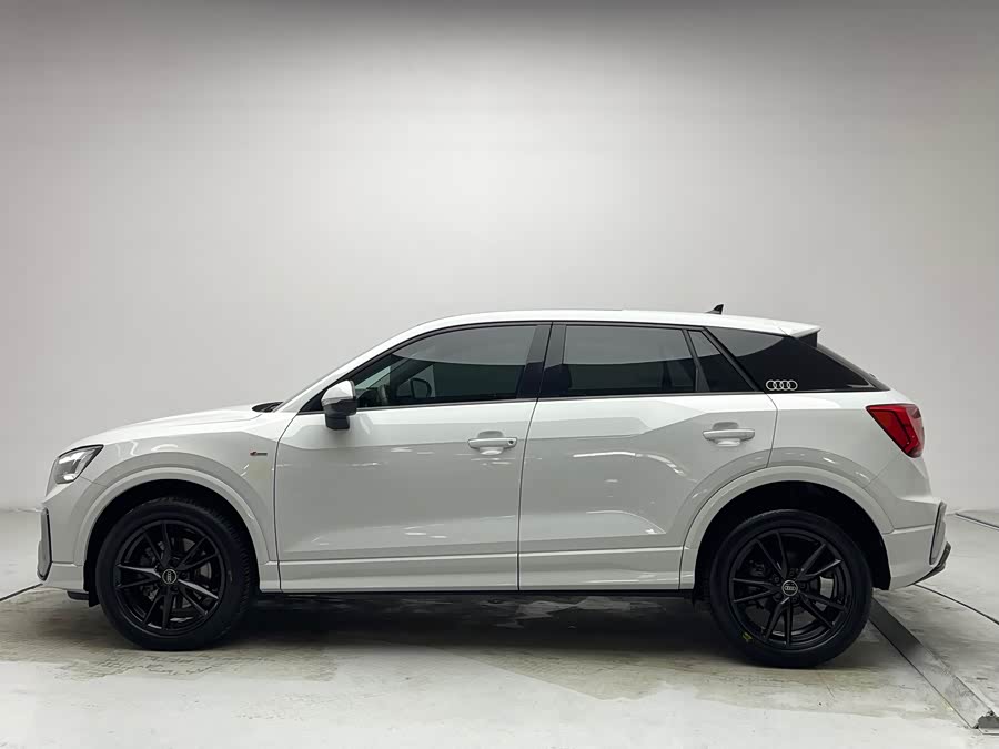 Audi Q2L 2023 car image #21