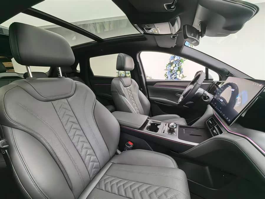 BYD SongL DM-i 2025 #21 BYD SongL DM-i 2025 car image #21