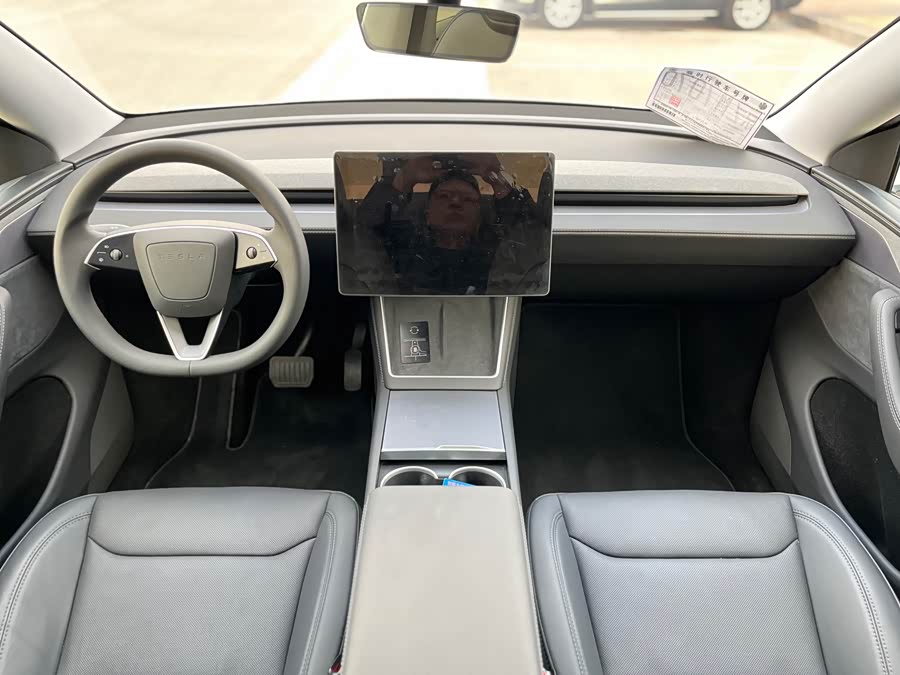 Tesla Model Y 2025 #21 Tesla Model Y 2025 car image #21