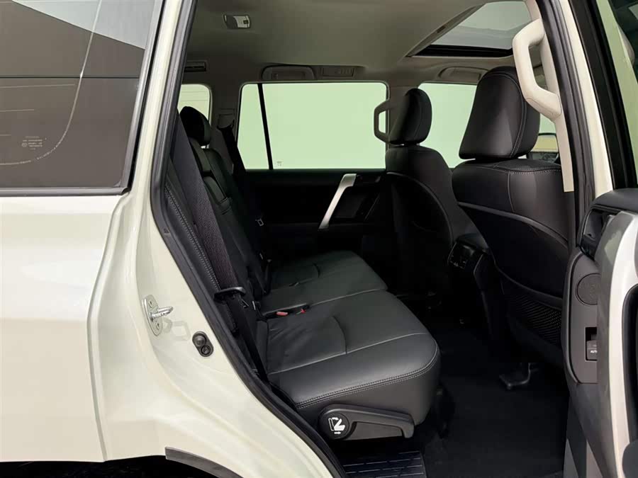 Toyota Land Cruiser Prado 2017 car image #21