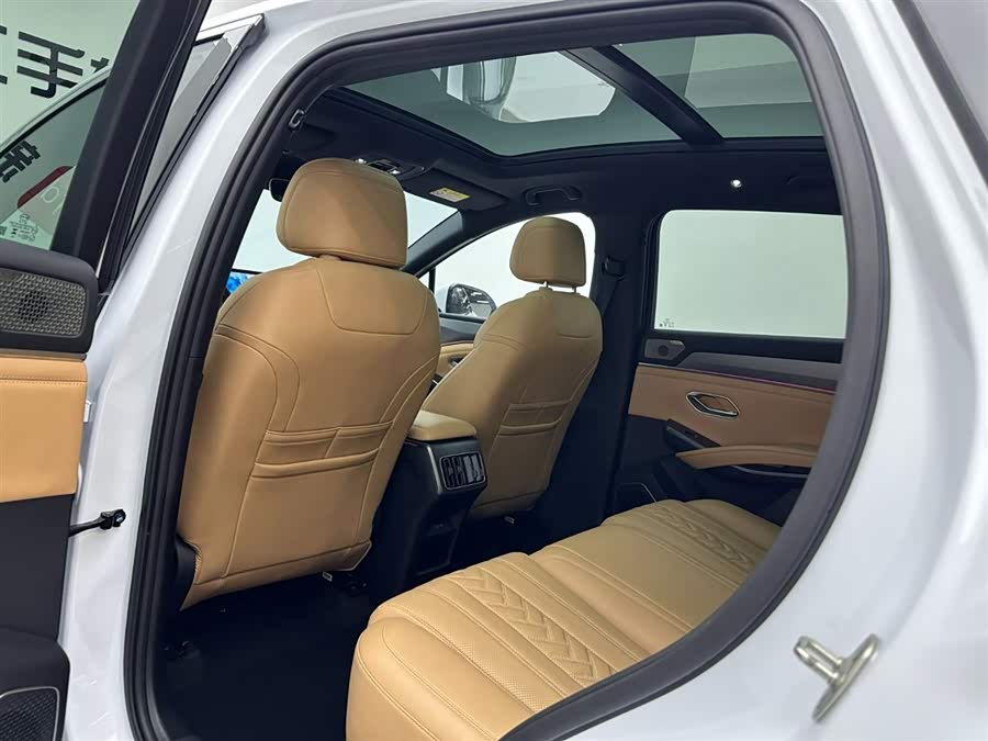 BYD SongL DM-i 2024 car image #21
