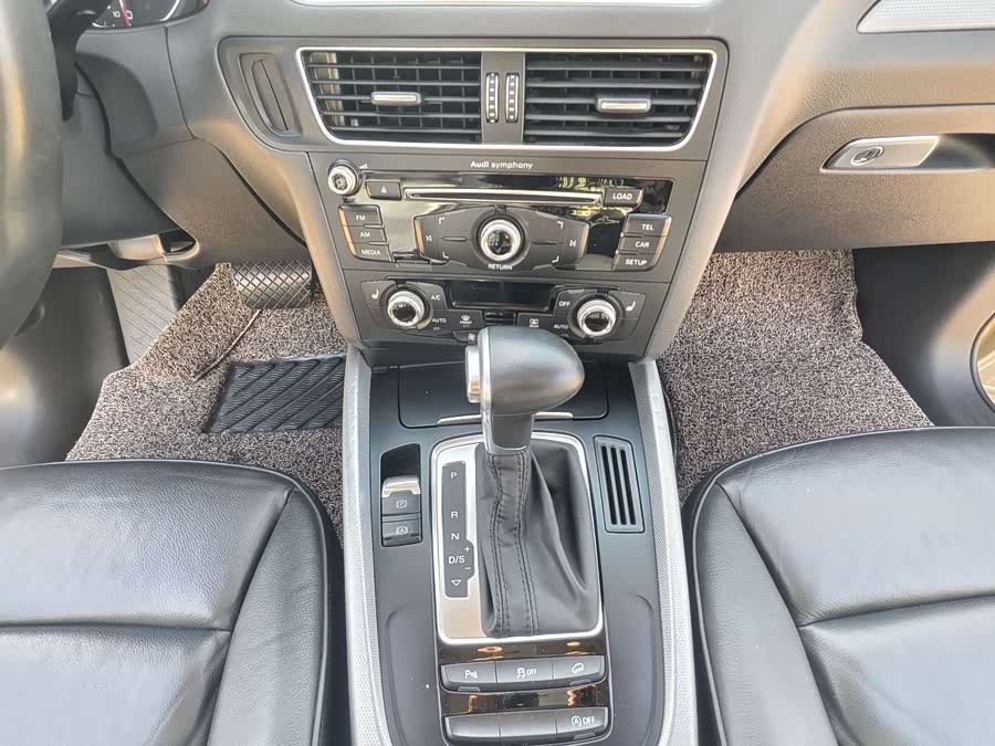 Audi Q5 2015 car image #21