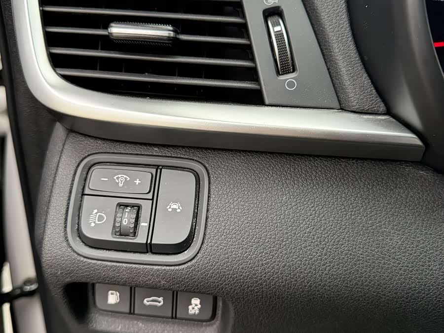 Kia K5 2019 car image #21