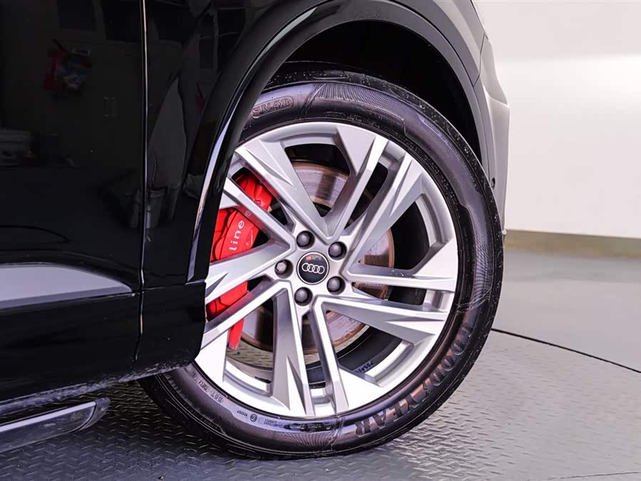 Audi Q7 2022 car image #21