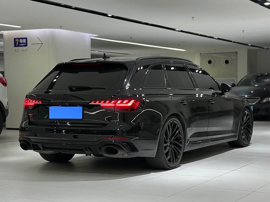 Audi RS 4 2022 immagine di auto #21