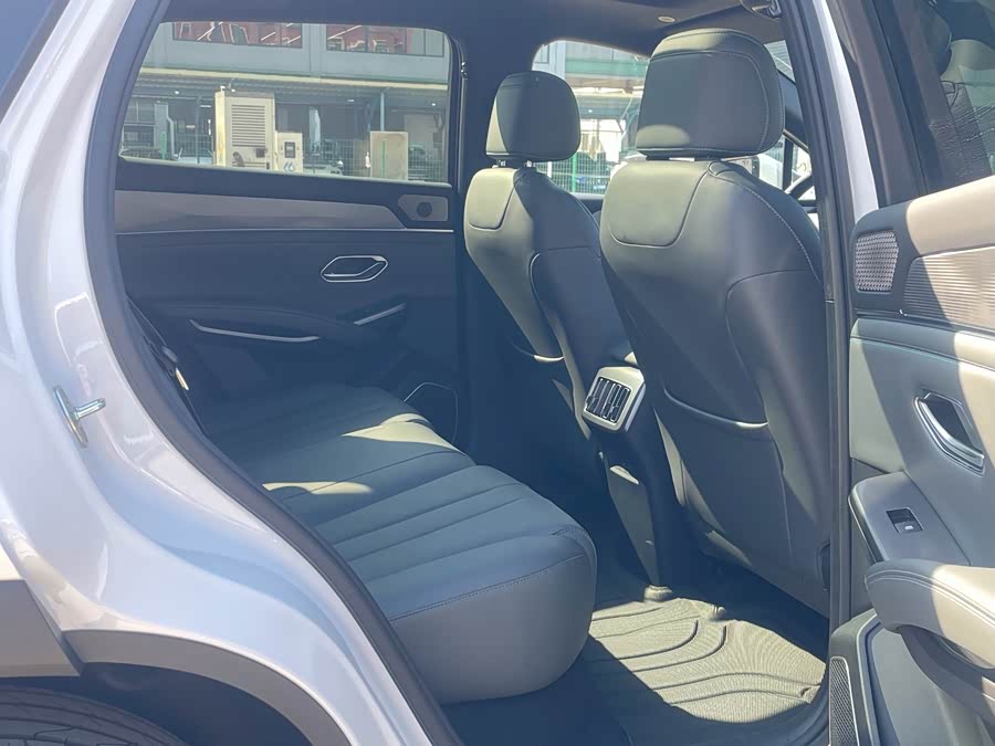 BYD SongL DM-i 2025 #21 BYD SongL DM-i 2025 car image #21