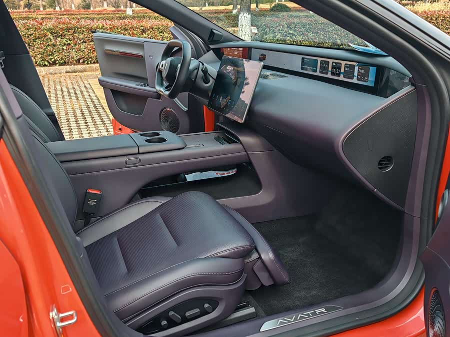 Avatr 06 2025 car image #21
