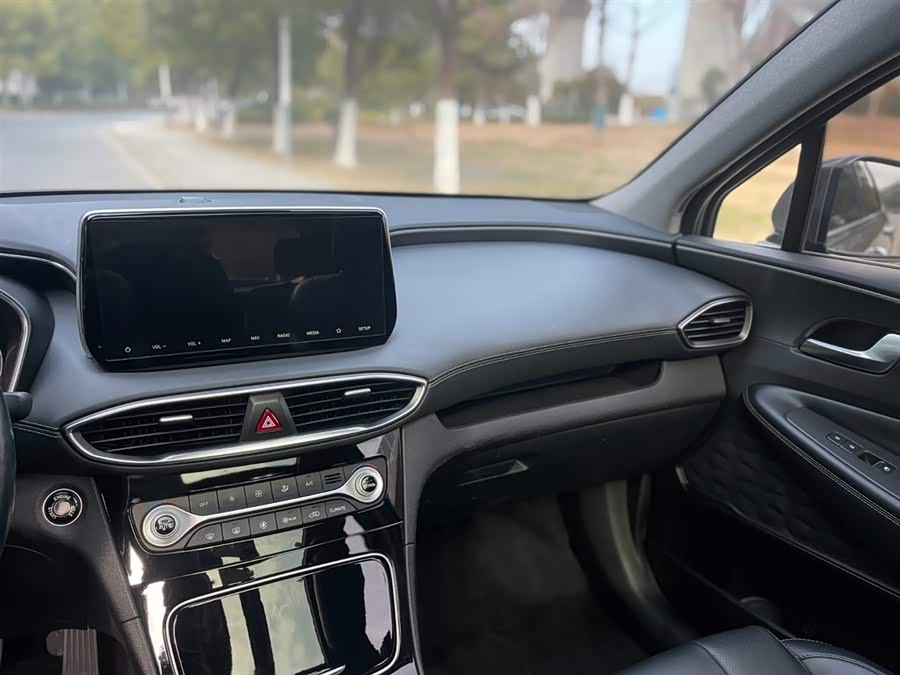 Hyundai Santa Fe 2021 car image #21