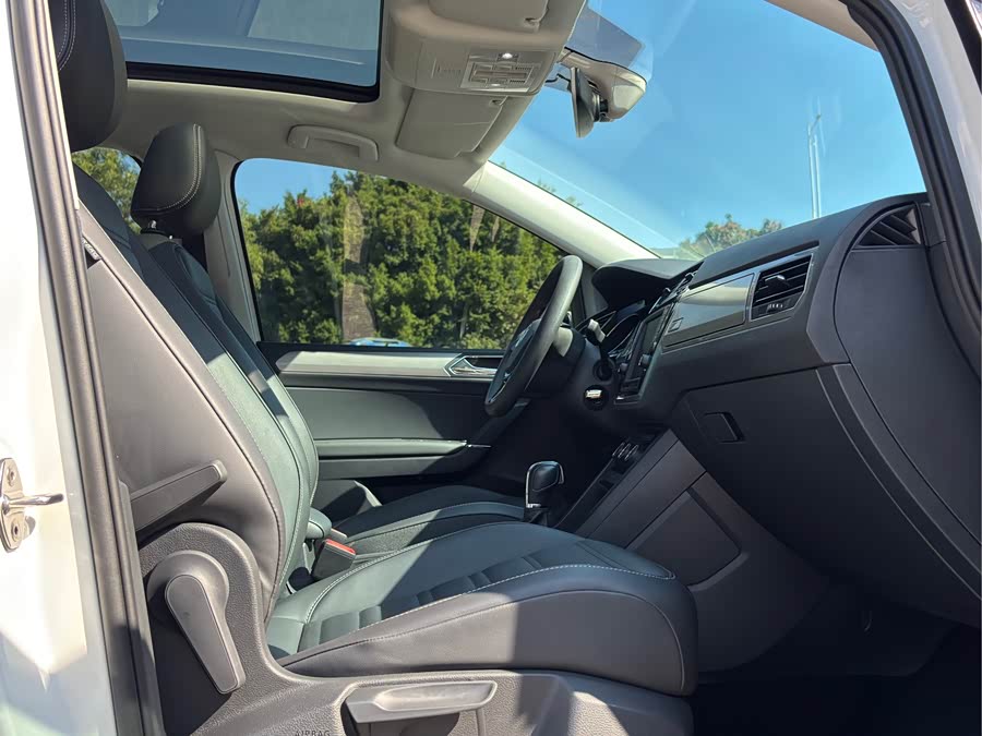 Volkswagen Touran 2019 #21 Volkswagen Touran 2019 car image #21