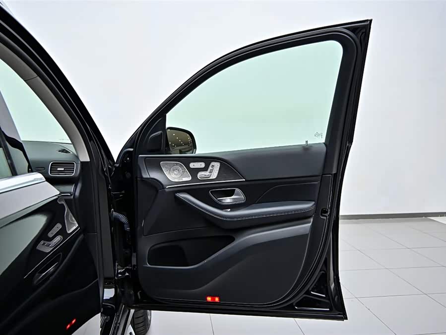 Mercedes-Benz GLE Class 2023 car image #21