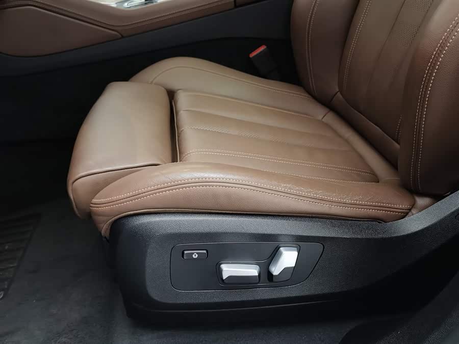 BMW X6 2022 car image #21