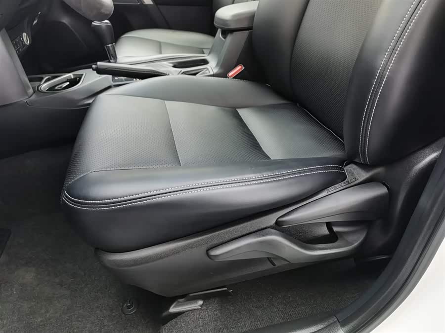 Toyota RAV4 2019 car image #21