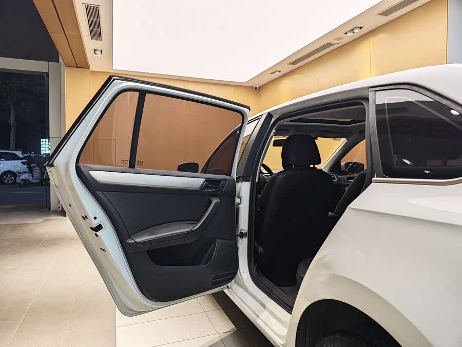 Skoda Rapid Spaceback 2019 car image #21