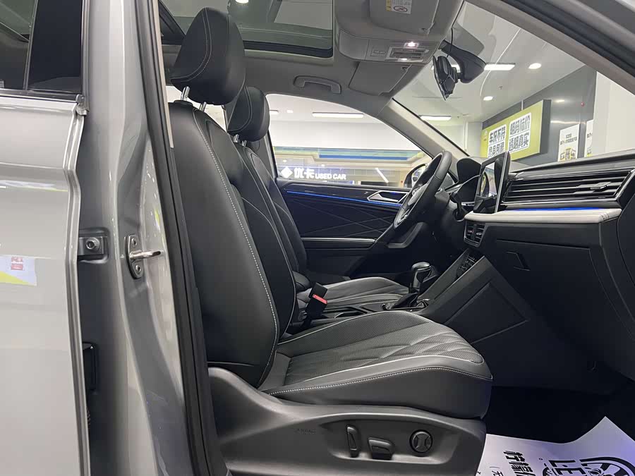 Volkswagen Tiguan L 2022 car image #21