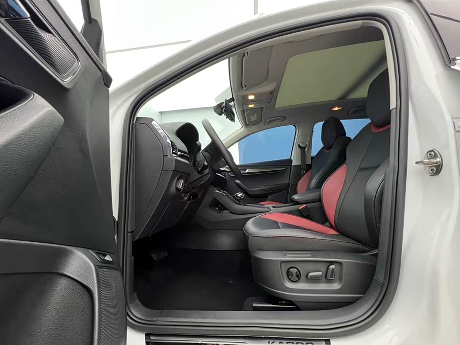 Skoda Karoq 2023 изображение автомобиля #21