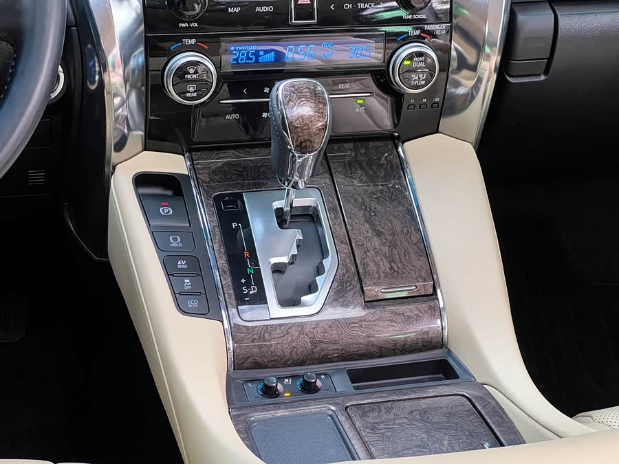 Toyota Alphard 2021 #21 Toyota Alphard 2021 car image #21