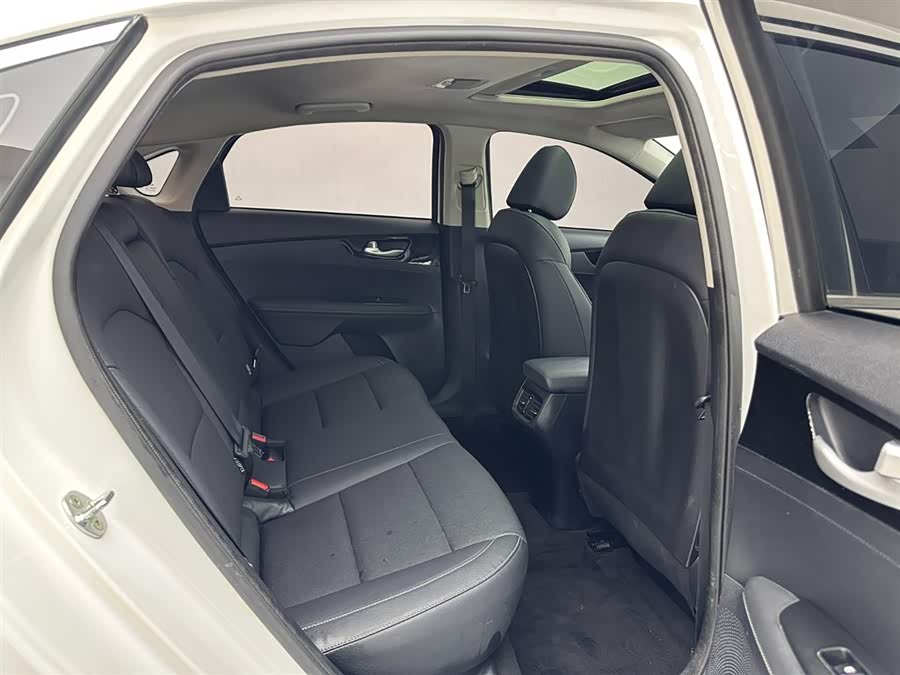 Kia K3 2019 car image #21