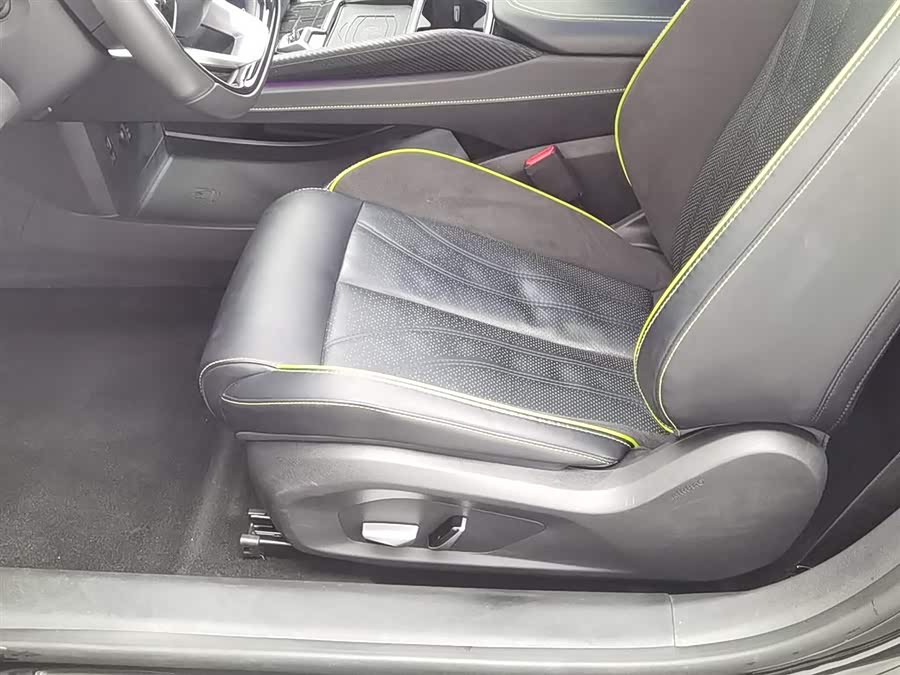 哪吒汽车 哪吒GT 2023 汽车图片 #21