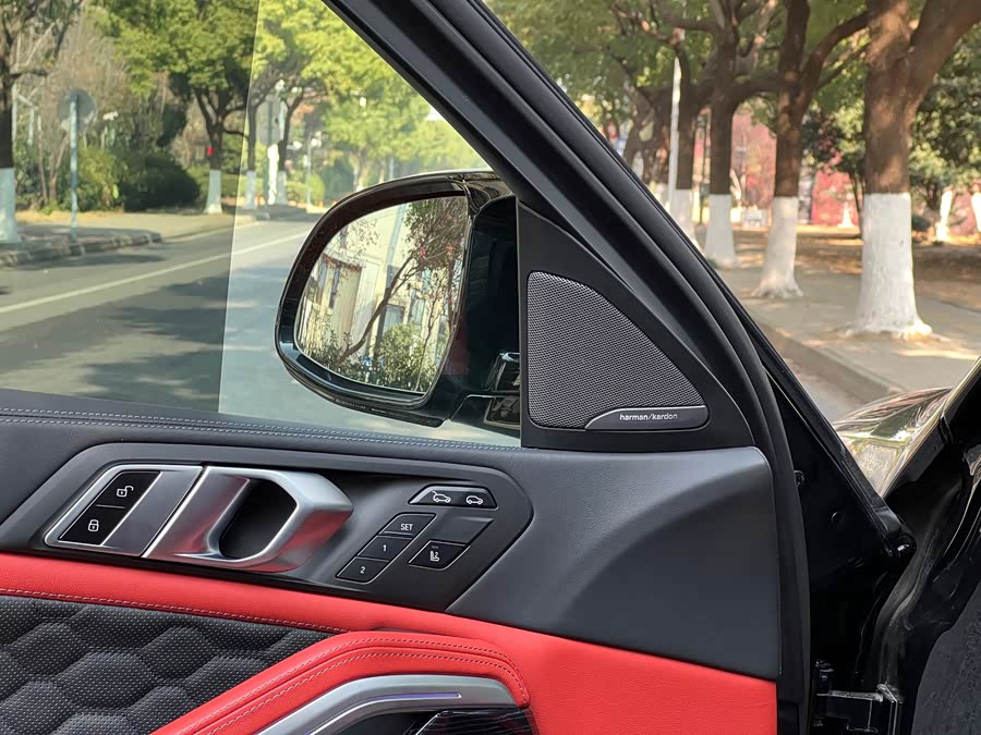 BMW X6 M 2023 #21 BMW X6 M 2023 car image #21