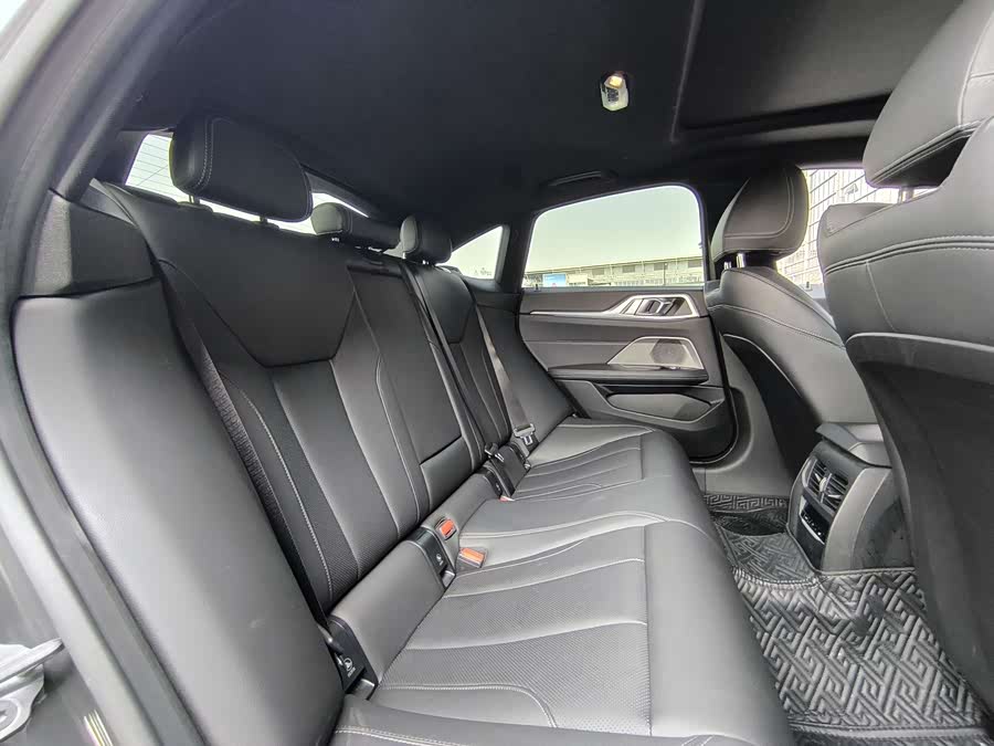 BMW i4 2022 car image #21