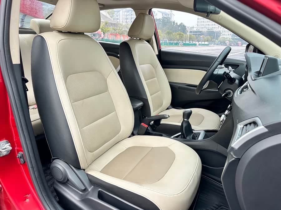 Changan Alsvin V7 2015 car image #21