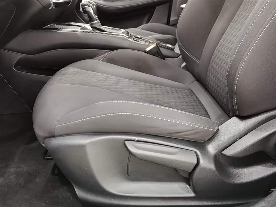 Roewe i5 2020 car image #21