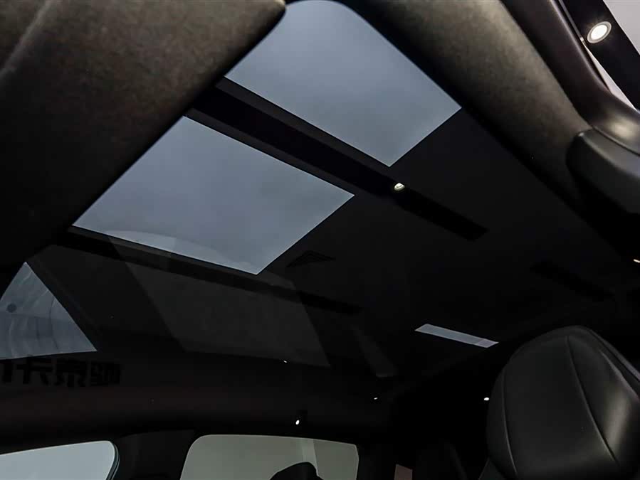 特斯拉 Model Y L 2025 汽车图片 #21