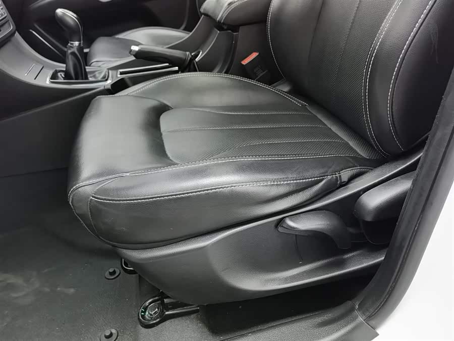 GEELY Emgrand 2017 car image #21