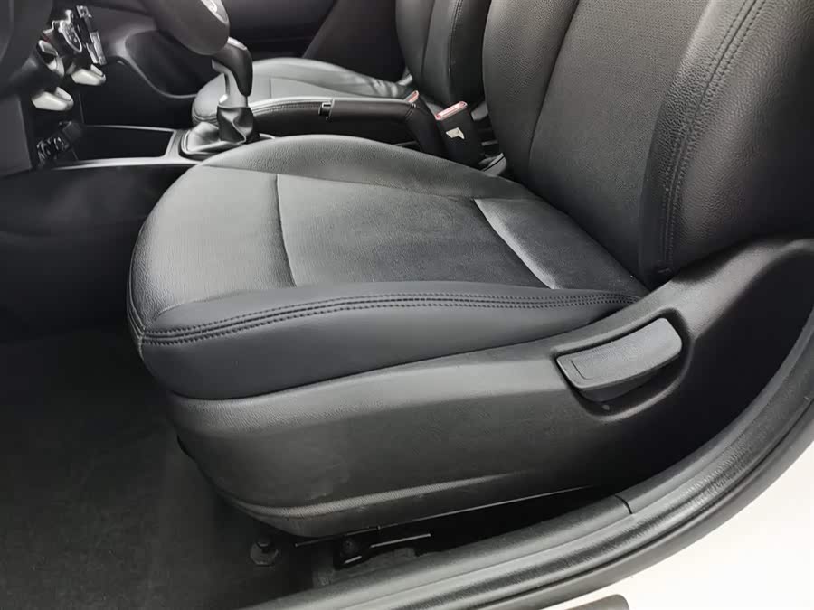 Kia K2 2017 car image #21